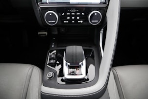 Vehicle image JAGUAR E-Pace 2.0 I4 200 R-Dynamic SE AWD