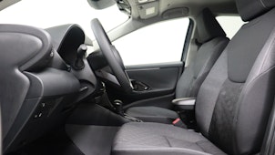 Vehicle image TOYOTA Yaris 1.5 VVT-i HSD Trend