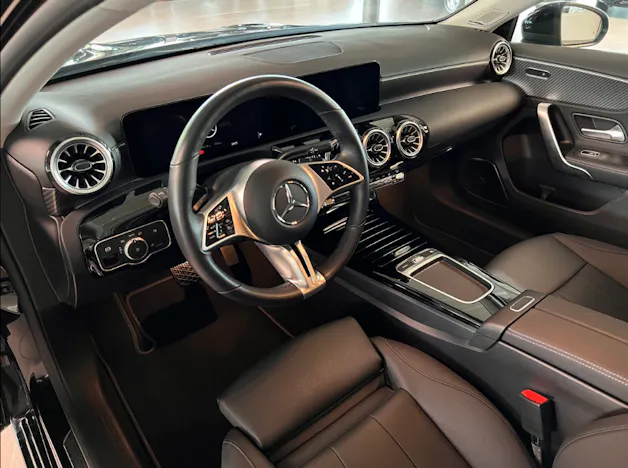 Mercedes-Benz A 200 Progressive Limousine