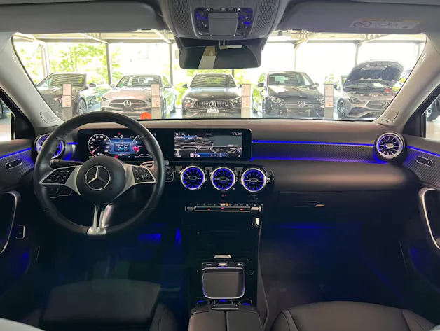 Mercedes-Benz A 200 Progressive Limousine