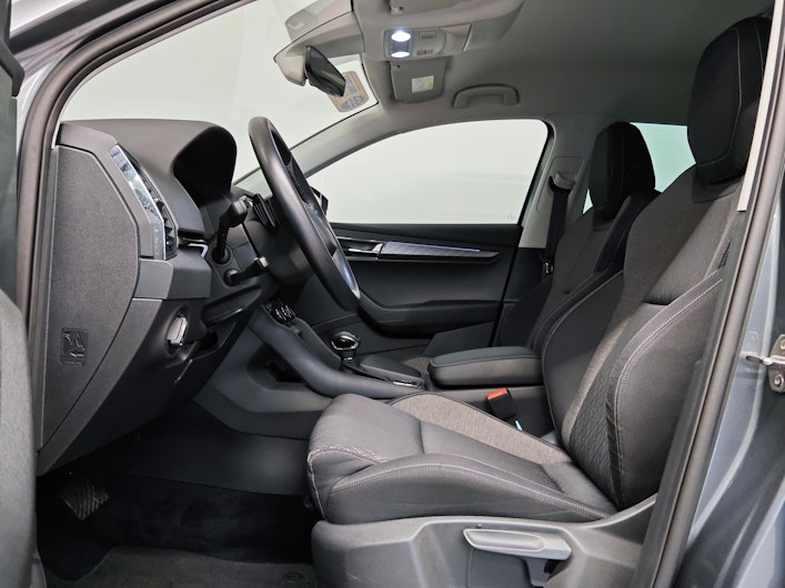 Vehicle image SKODA KAROQ