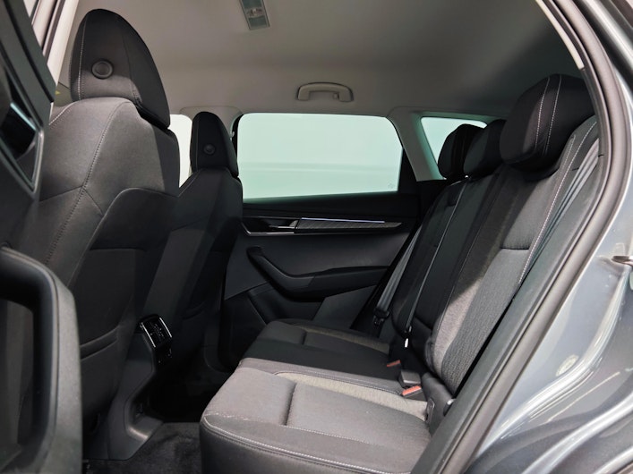 Vehicle image SKODA KAROQ