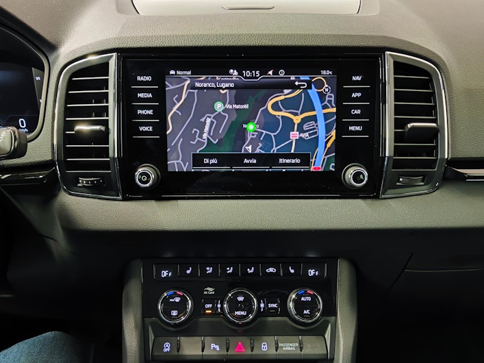 Vehicle image SKODA KAROQ