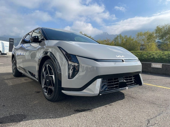 First vehicle image First vehicle image