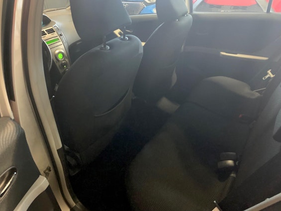 Vehicle image 9 Vehicle image 9