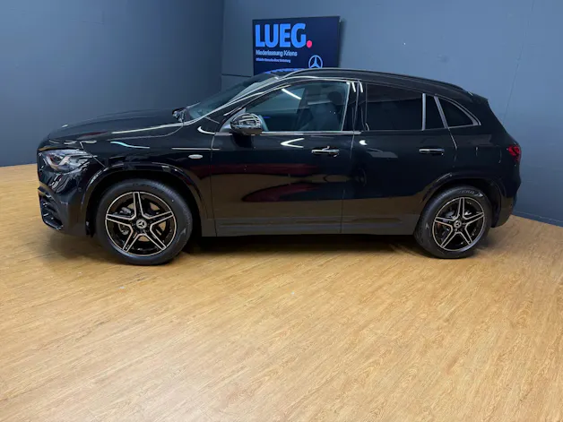 Mercedes-Benz GLA 250 e EQ Star - AMG / DISTRONIC / 360 Grad Kamera