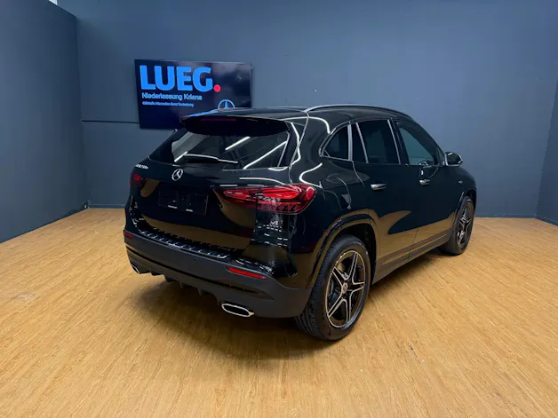 Mercedes-Benz GLA 250 e EQ Star - AMG / DISTRONIC / 360 Grad Kamera