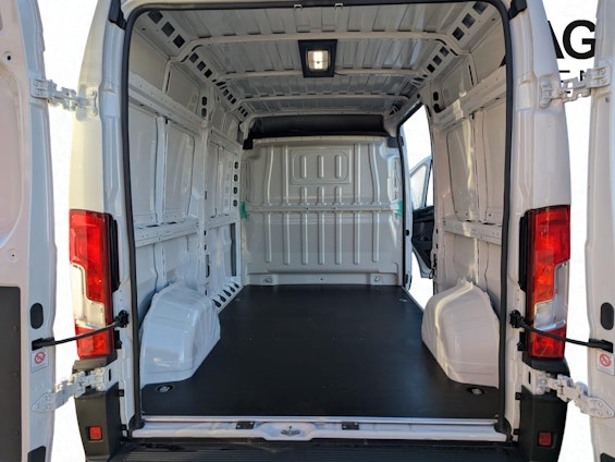 Vehicle image 3 Vehicle image 3