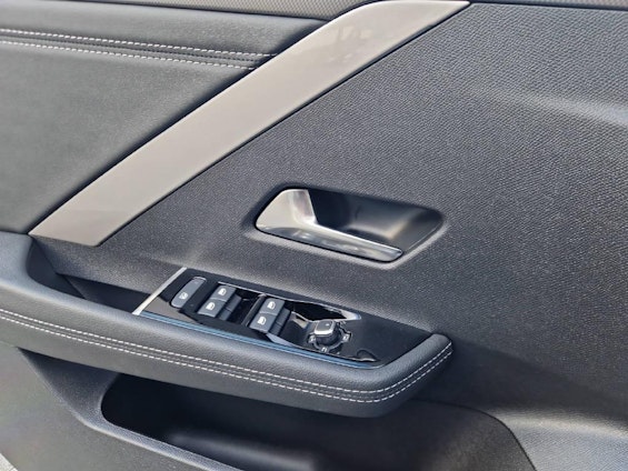 Vehicle image 10 Vehicle image 10