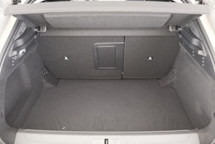 Vehicle image DS AUTOMOBILES No4 1.2 Hybrid Jules Verne