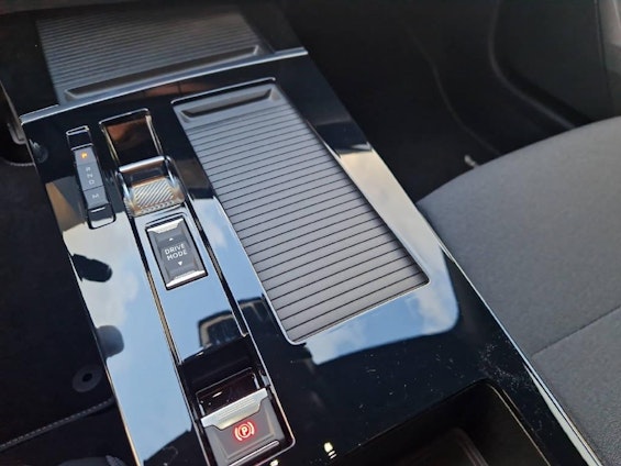 Vehicle image 13 Vehicle image 13