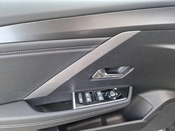 Vehicle image 10 Vehicle image 10