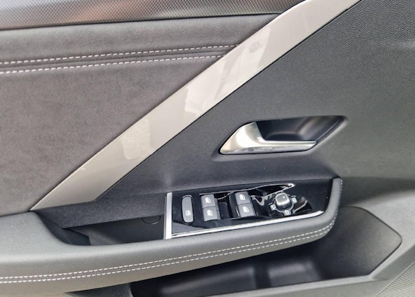 Vehicle image 10 Vehicle image 10