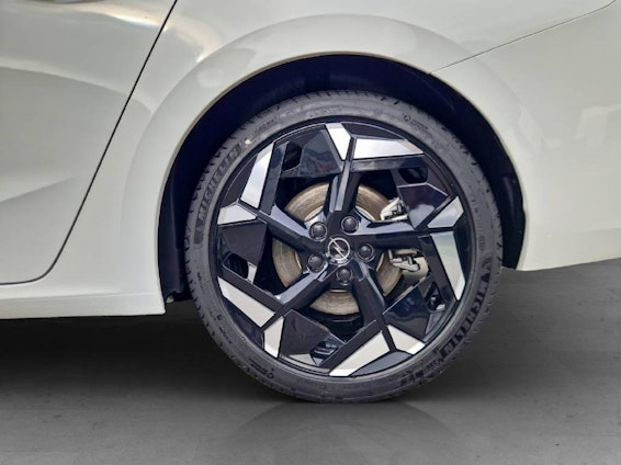 Vehicle image 16 Vehicle image 16