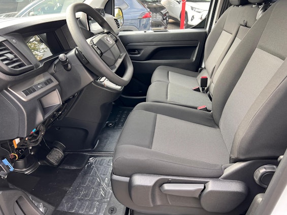 Vehicle image 8 Vehicle image 8