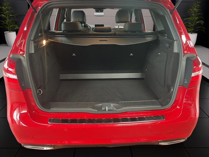 Vehicle image MERCEDES-BENZ B 220