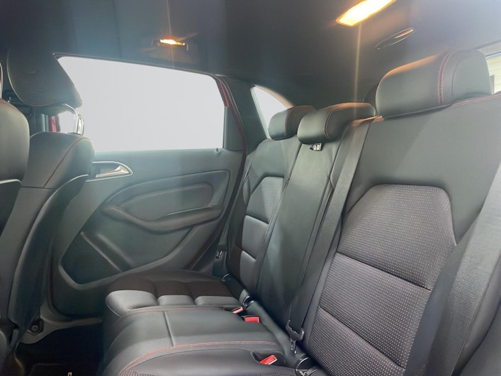 Vehicle image MERCEDES-BENZ B 220