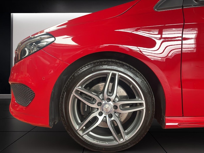 Vehicle image MERCEDES-BENZ B 220