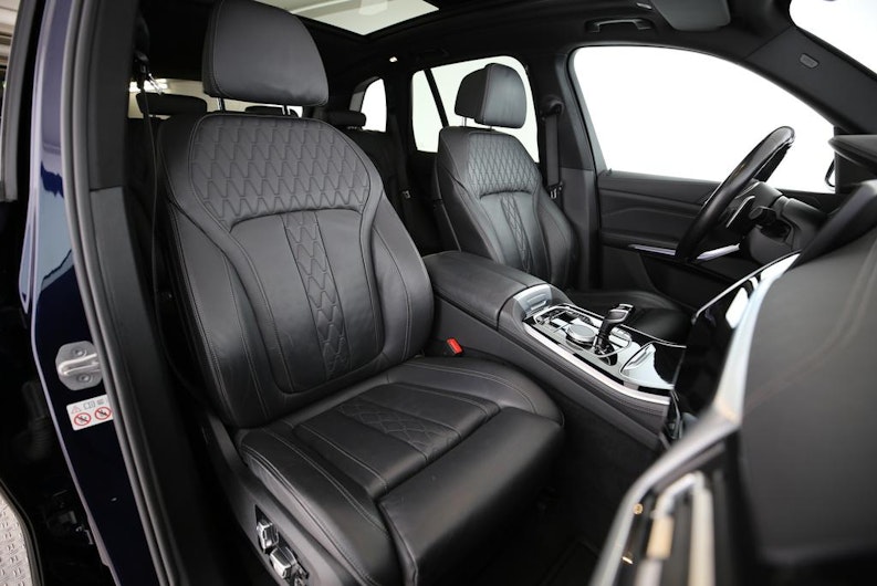 Vehicle image BMW X5