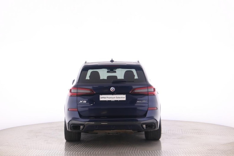 Vehicle image BMW X5