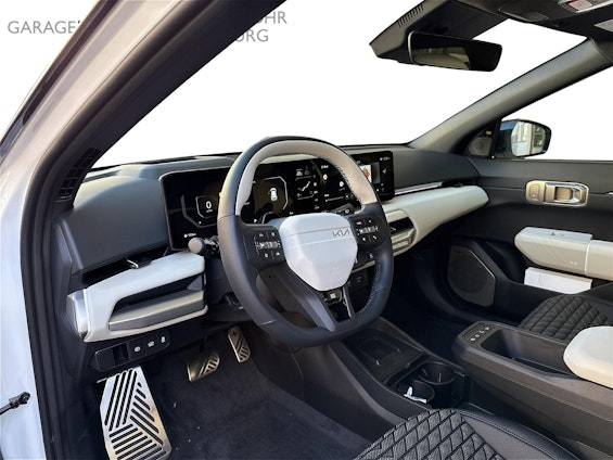 Vehicle image 9 Vehicle image 9