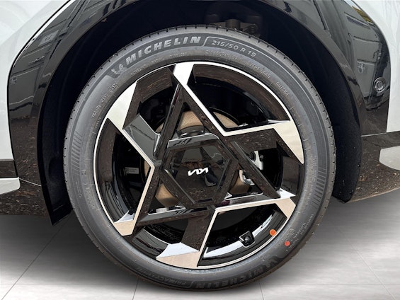 Vehicle image 14 Vehicle image 14