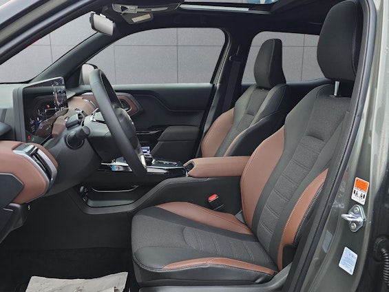 Vehicle image 16 Vehicle image 16