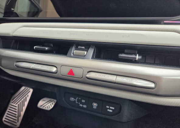 Vehicle image 27 Vehicle image 27