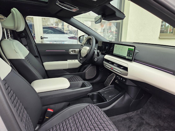 Vehicle image 35 Vehicle image 35