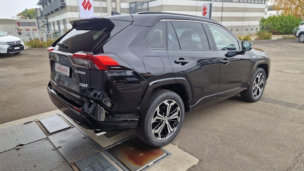 Vehicle image 3 Vehicle image 3