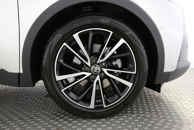 Vehicle image TOYOTA C-HR