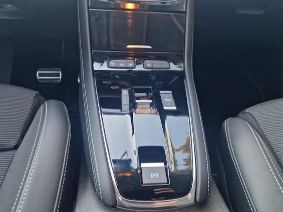 Vehicle image 14 Vehicle image 14