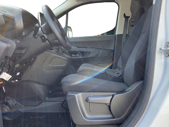 Vehicle image 7 Vehicle image 7