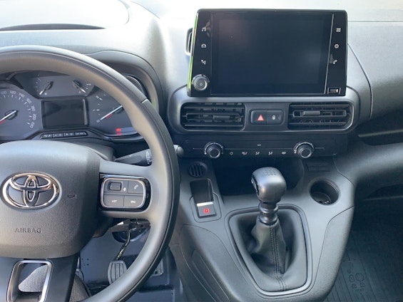 Vehicle image 9 Vehicle image 9