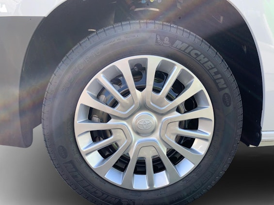 Vehicle image 8 Vehicle image 8