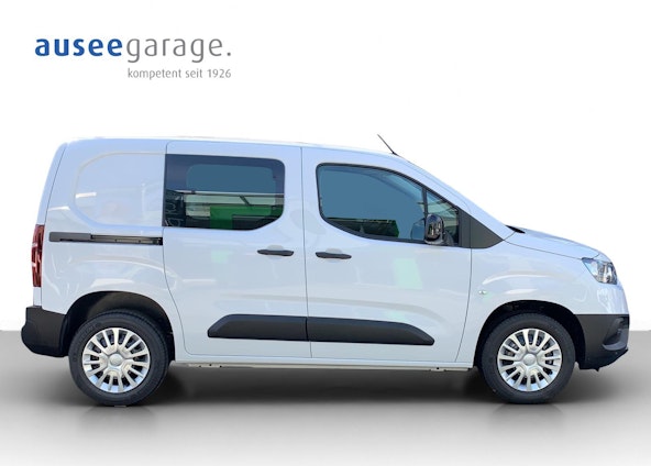 Vehicle image 3 Vehicle image 3