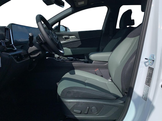 Vehicle image 4 Vehicle image 4