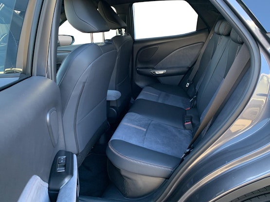 Vehicle image 9 Vehicle image 9