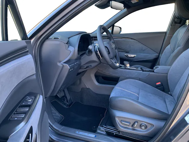 Lexus LBX 1.5 Hybrid Cool AWD