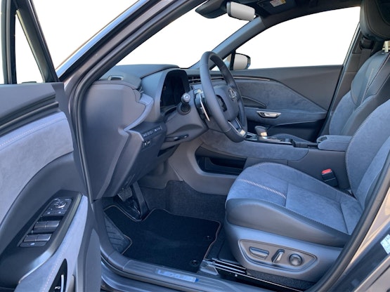 Vehicle image 4 Vehicle image 4