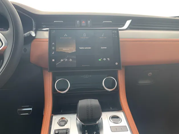 Jaguar F-Pace 2.0 P400e R-Dynamic HSE 90th Anniversary Ed. AWD 90