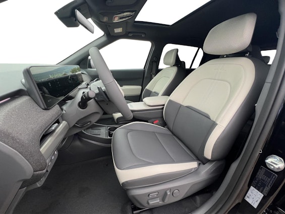 Vehicle image 8 Vehicle image 8