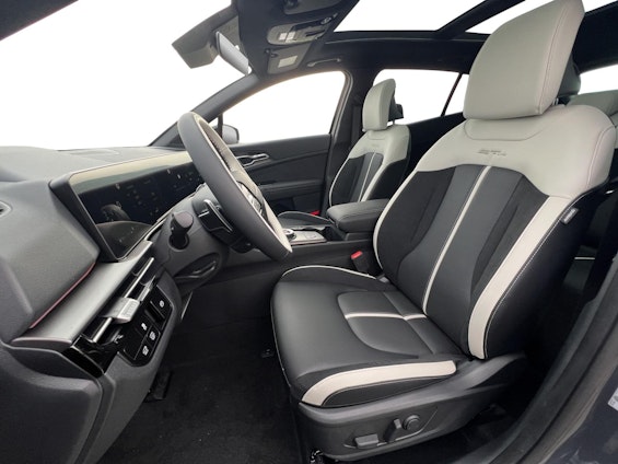 Vehicle image 4 Vehicle image 4