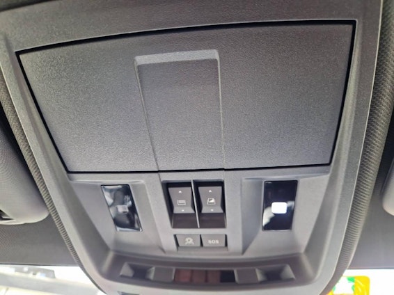 Vehicle image 14 Vehicle image 14