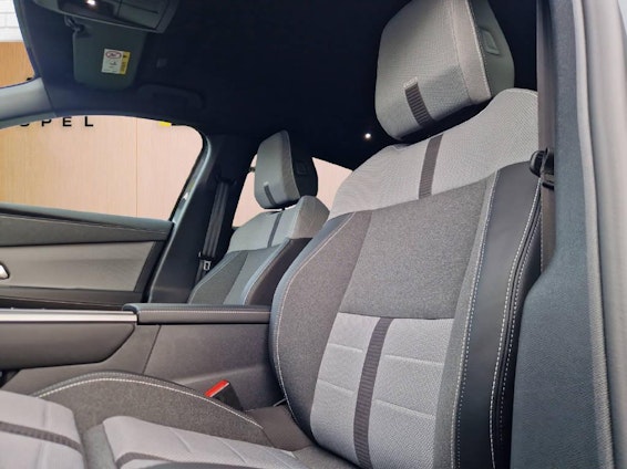 Vehicle image 14 Vehicle image 14