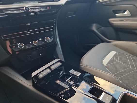 Vehicle image 14 Vehicle image 14