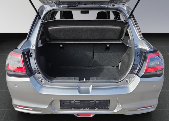 Vehicle image 17 Vehicle image 17