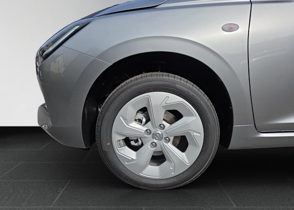 Vehicle image 18 Vehicle image 18