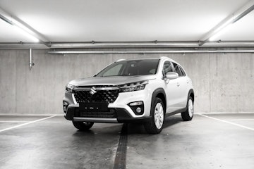Vehicle image SUZUKI S-CROSS 0 Vehicle image SUZUKI S-CROSS 0