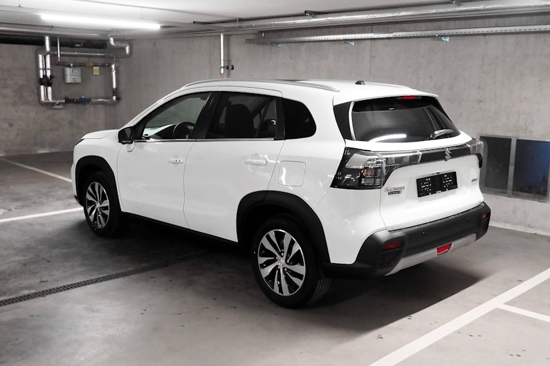 Vehicle image SUZUKI S-CROSS